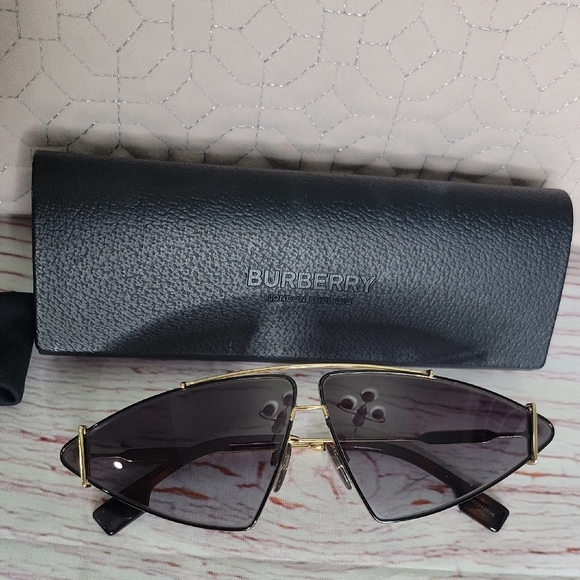Burberry Gold Frame Sunglasses with Black Gradient Lenses - Picture 1 of 9